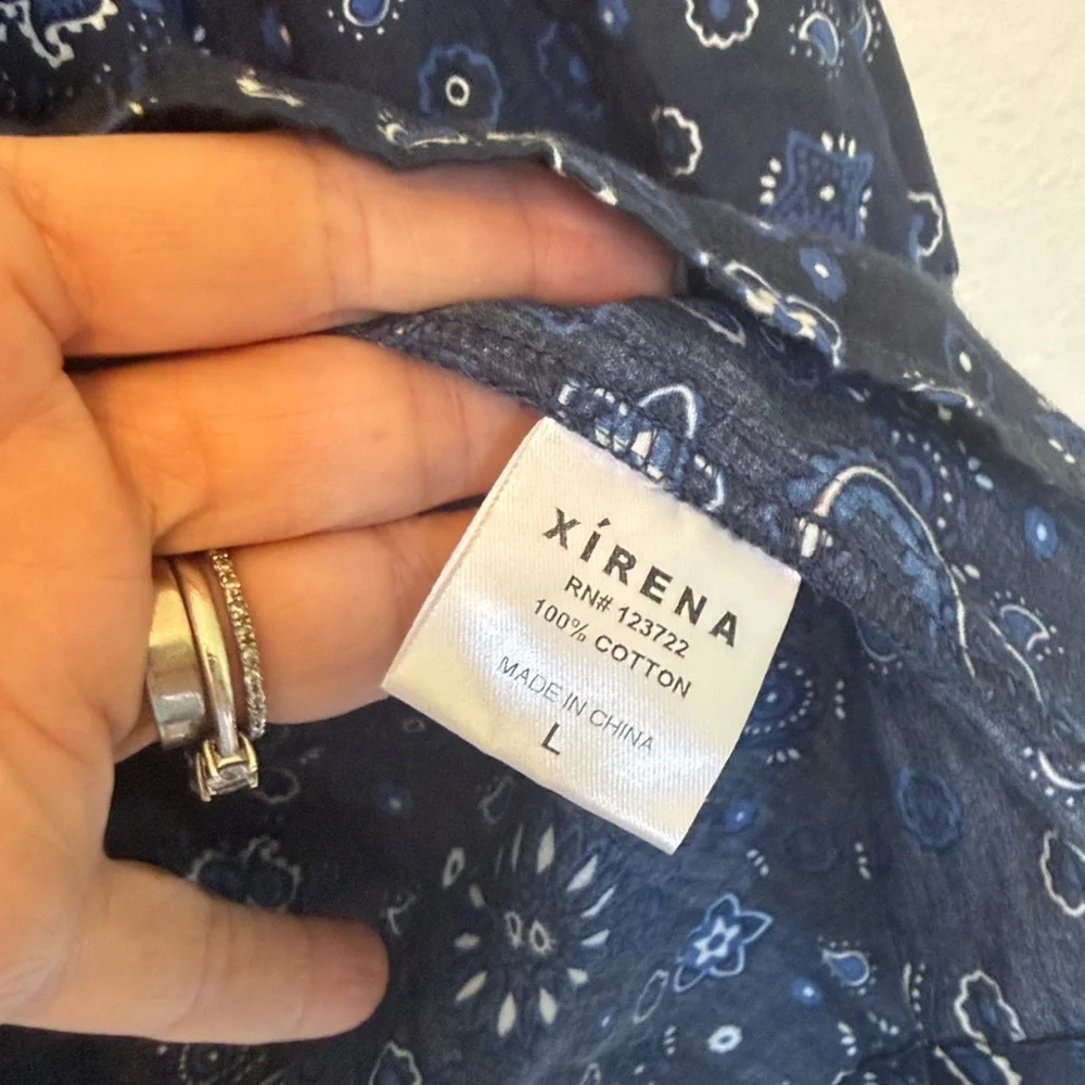 Perfect like new Xirena Cam paisley top large - Picture 8 of 10